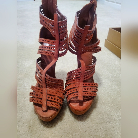 Brown - Picture 2 of 9